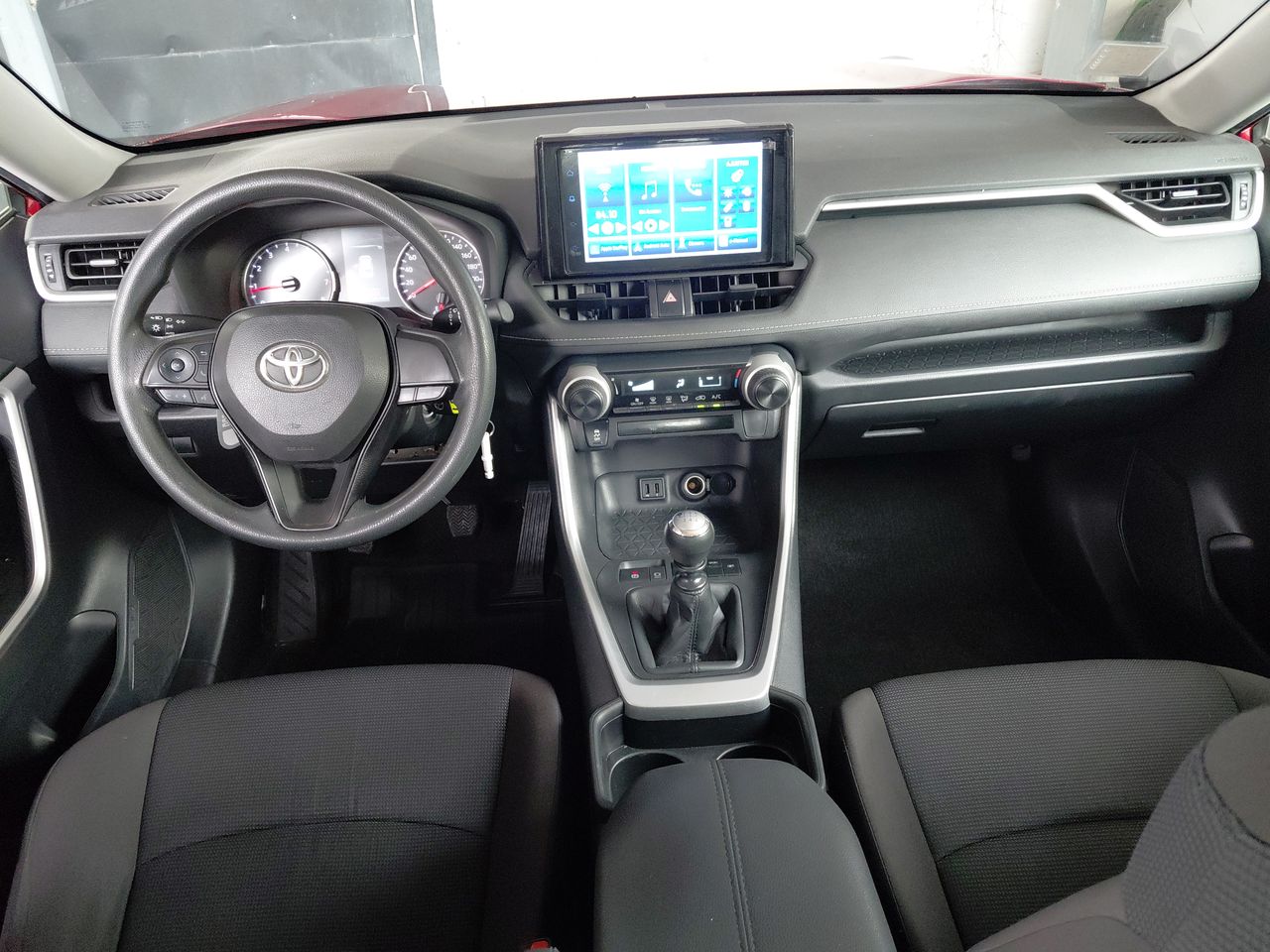 Toyota RAV4 — foto 31 de 33