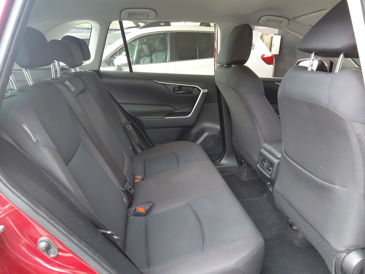 Toyota RAV4 — foto 33 de 33