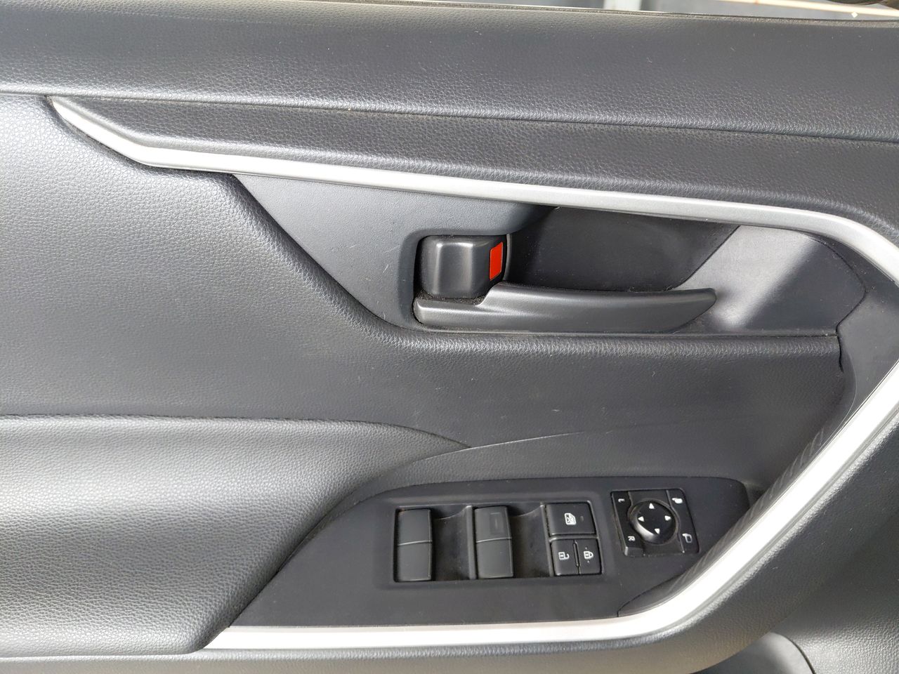 Toyota RAV4 — foto 21 de 33