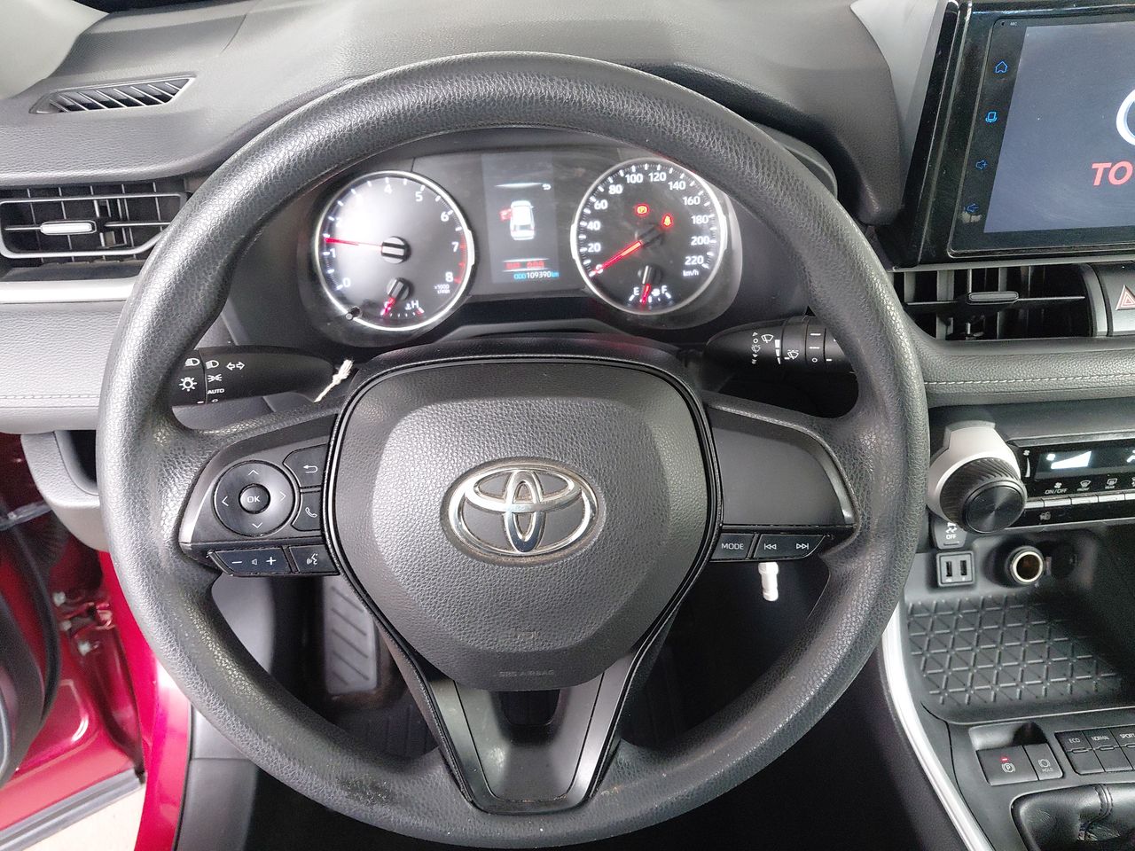 Toyota RAV4 — foto 24 de 33