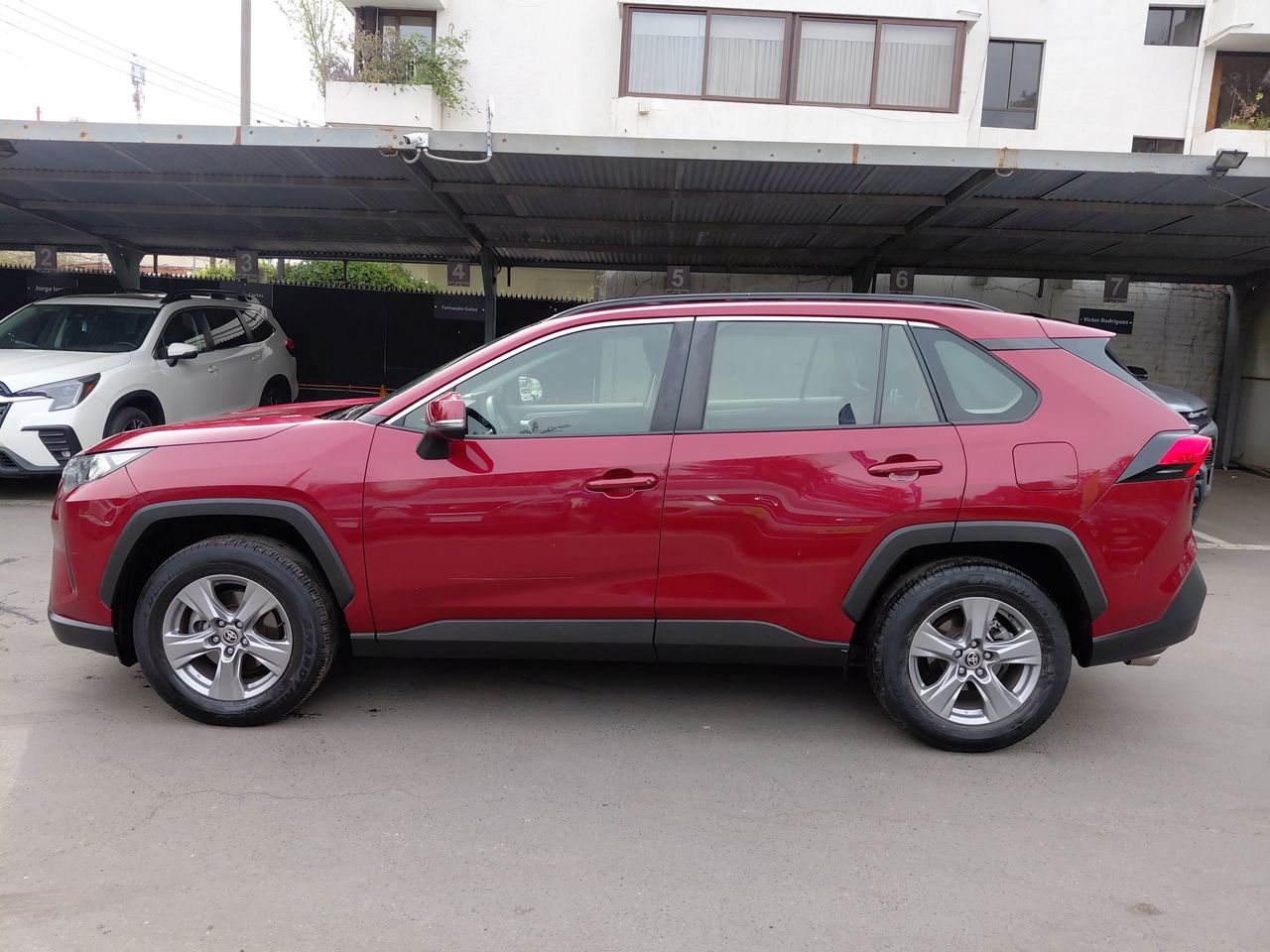 Toyota RAV4 — foto 5 de 33