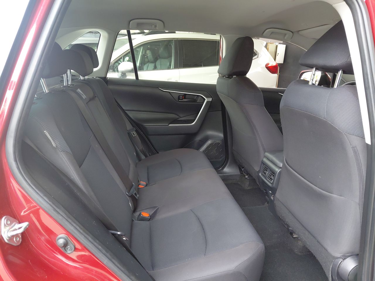 Toyota RAV4 — foto 12 de 33