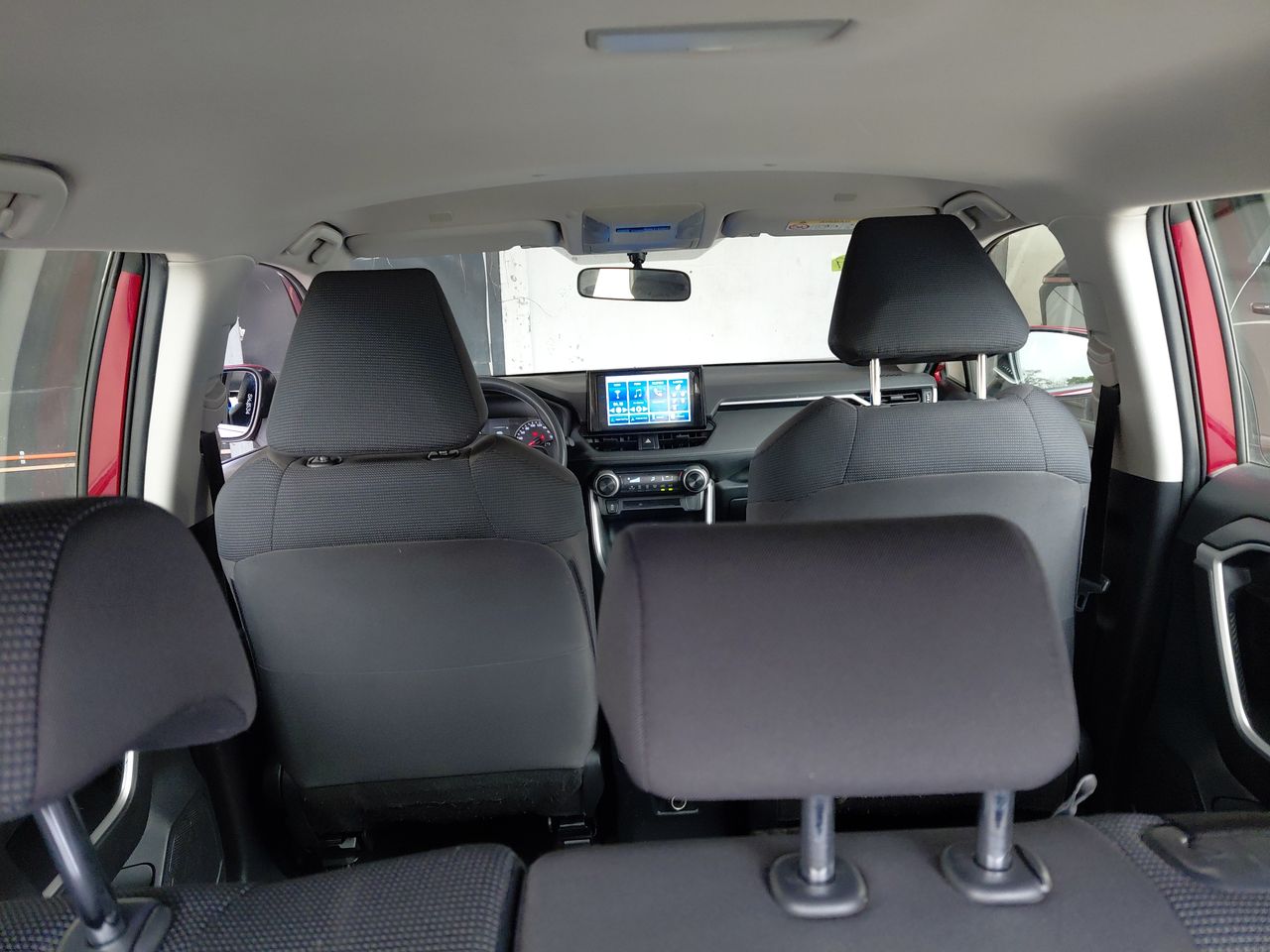 Toyota RAV4 — foto 13 de 33