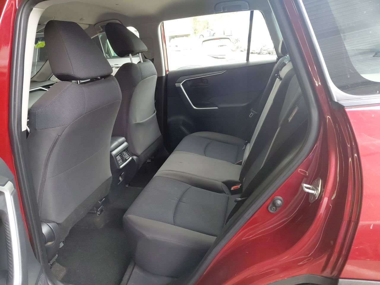 Toyota RAV4 — foto 14 de 33