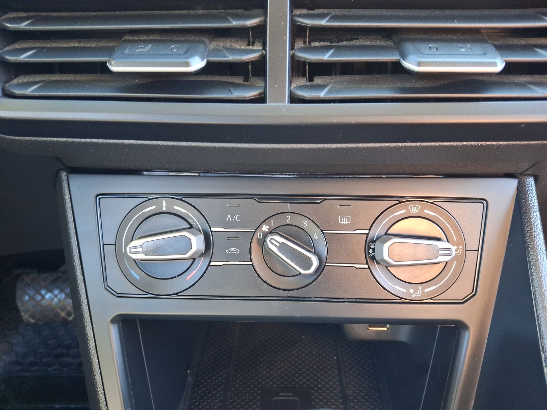 VOLKSWAGEN - 25