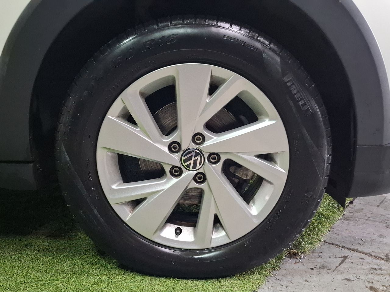 VOLKSWAGEN - 17