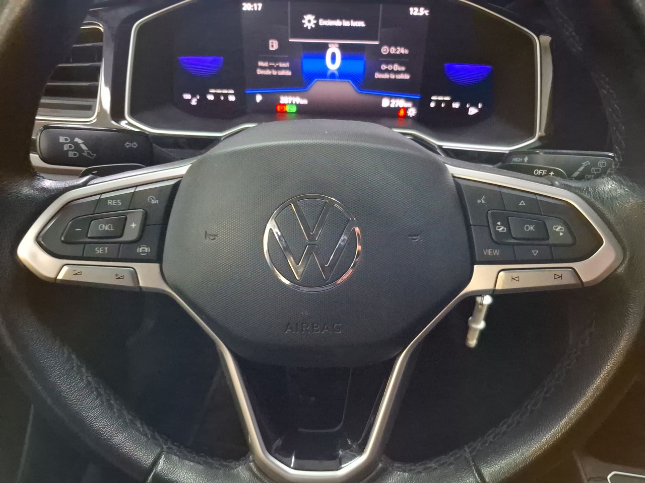 VOLKSWAGEN - 25