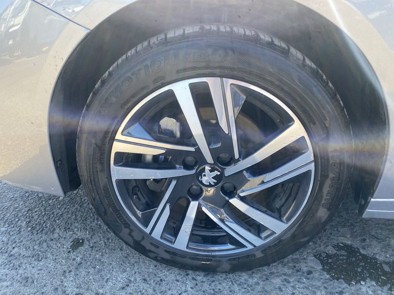 Peugeot 208 — foto 18 de 36