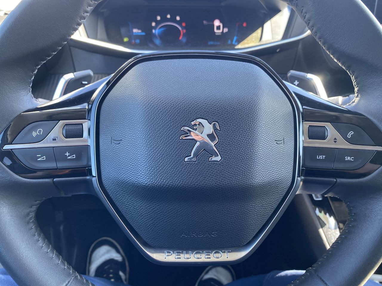Peugeot 208 — foto 27 de 36