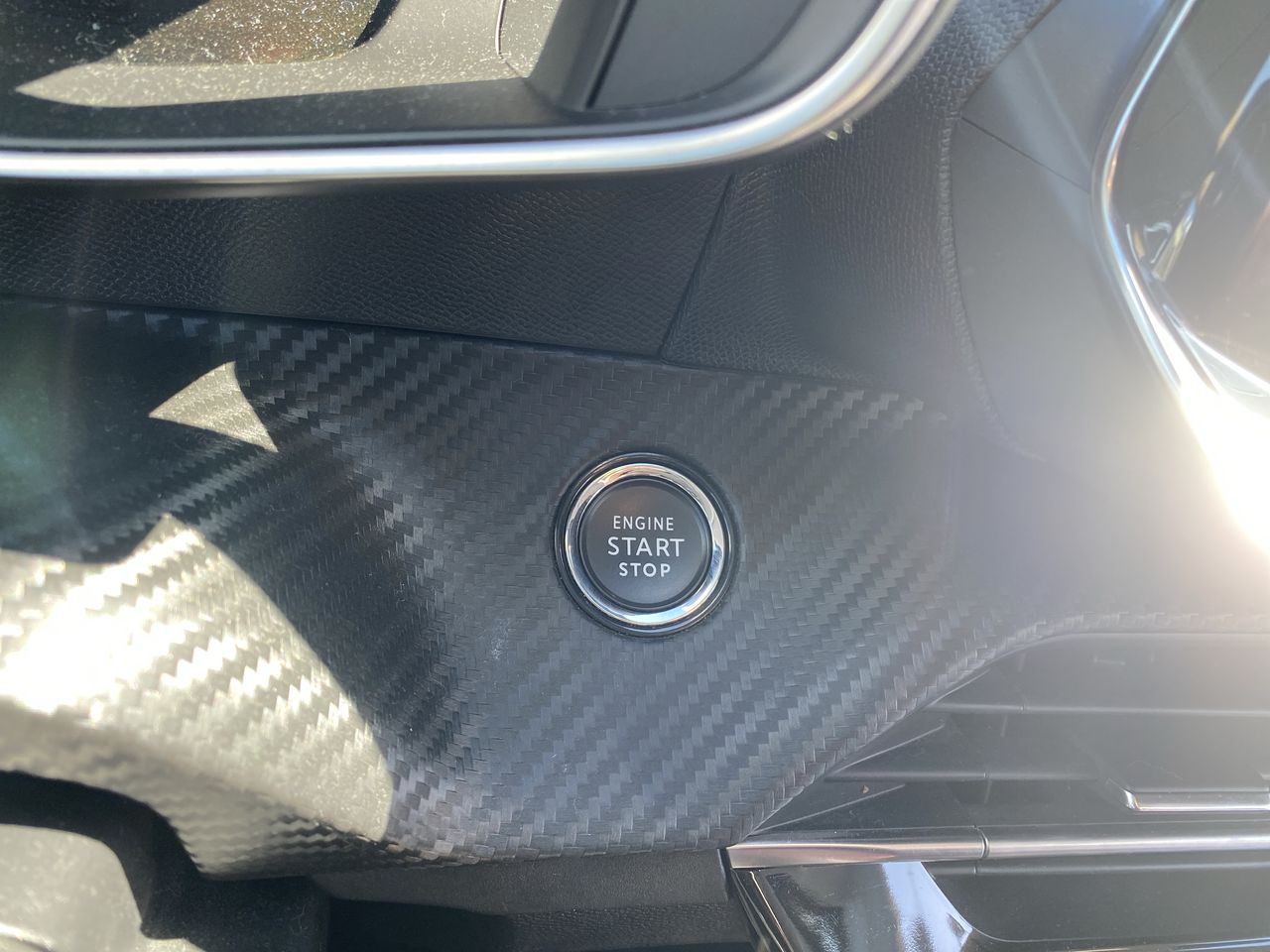 Peugeot 208 — foto 36 de 36