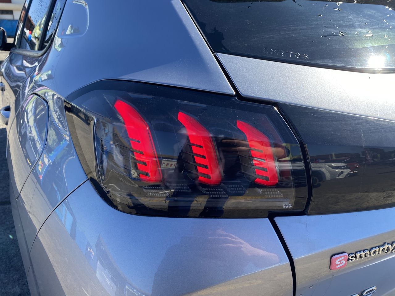 Peugeot 208 — foto 21 de 36
