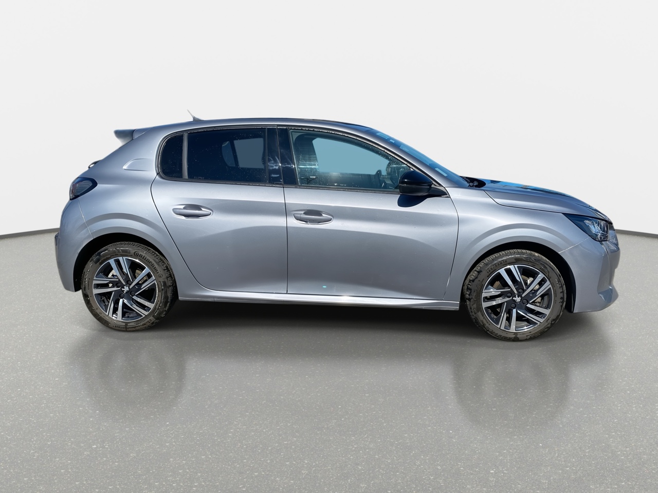 Peugeot 208 — foto 9 de 36