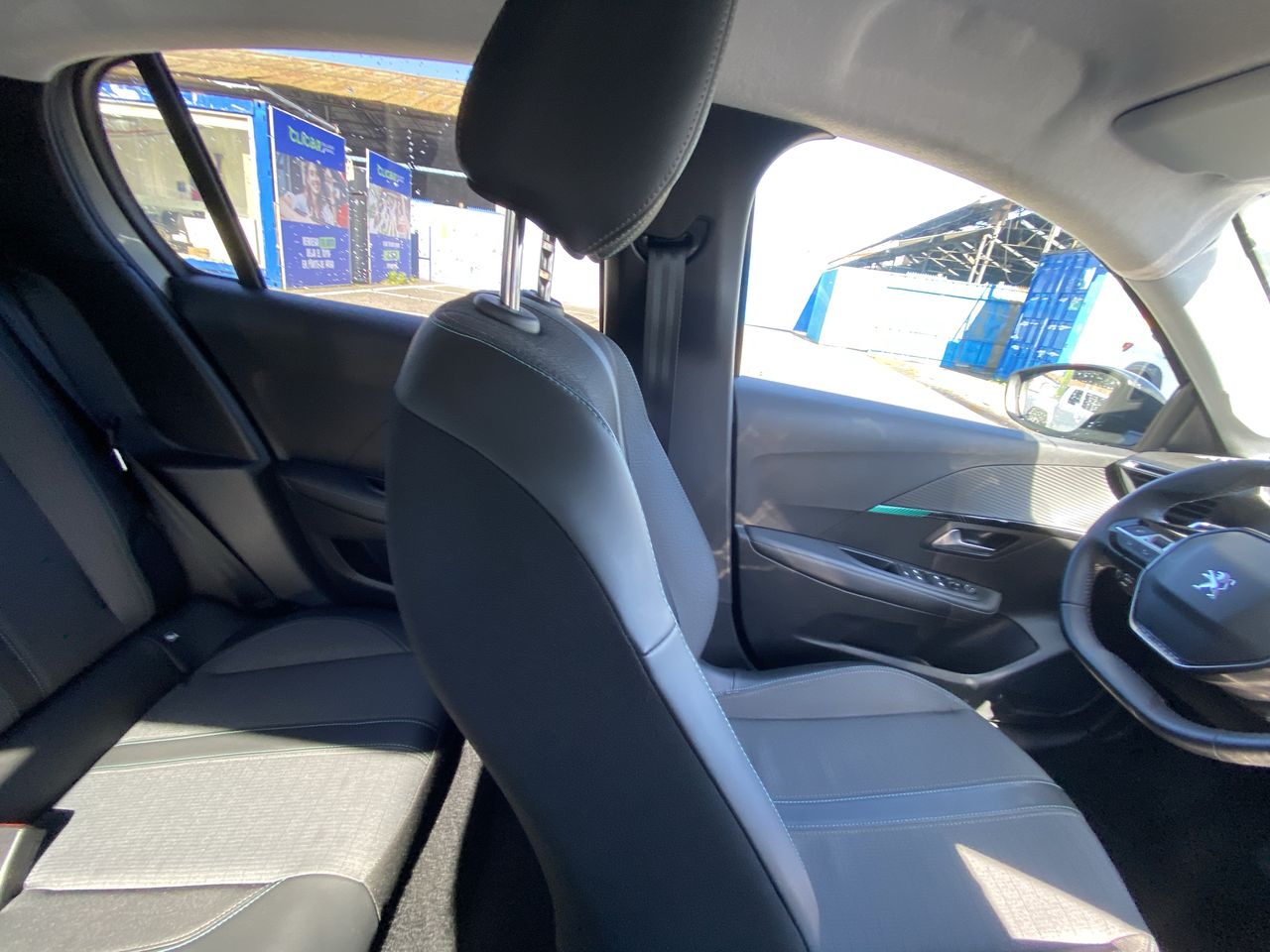 Peugeot 208 — foto 16 de 36