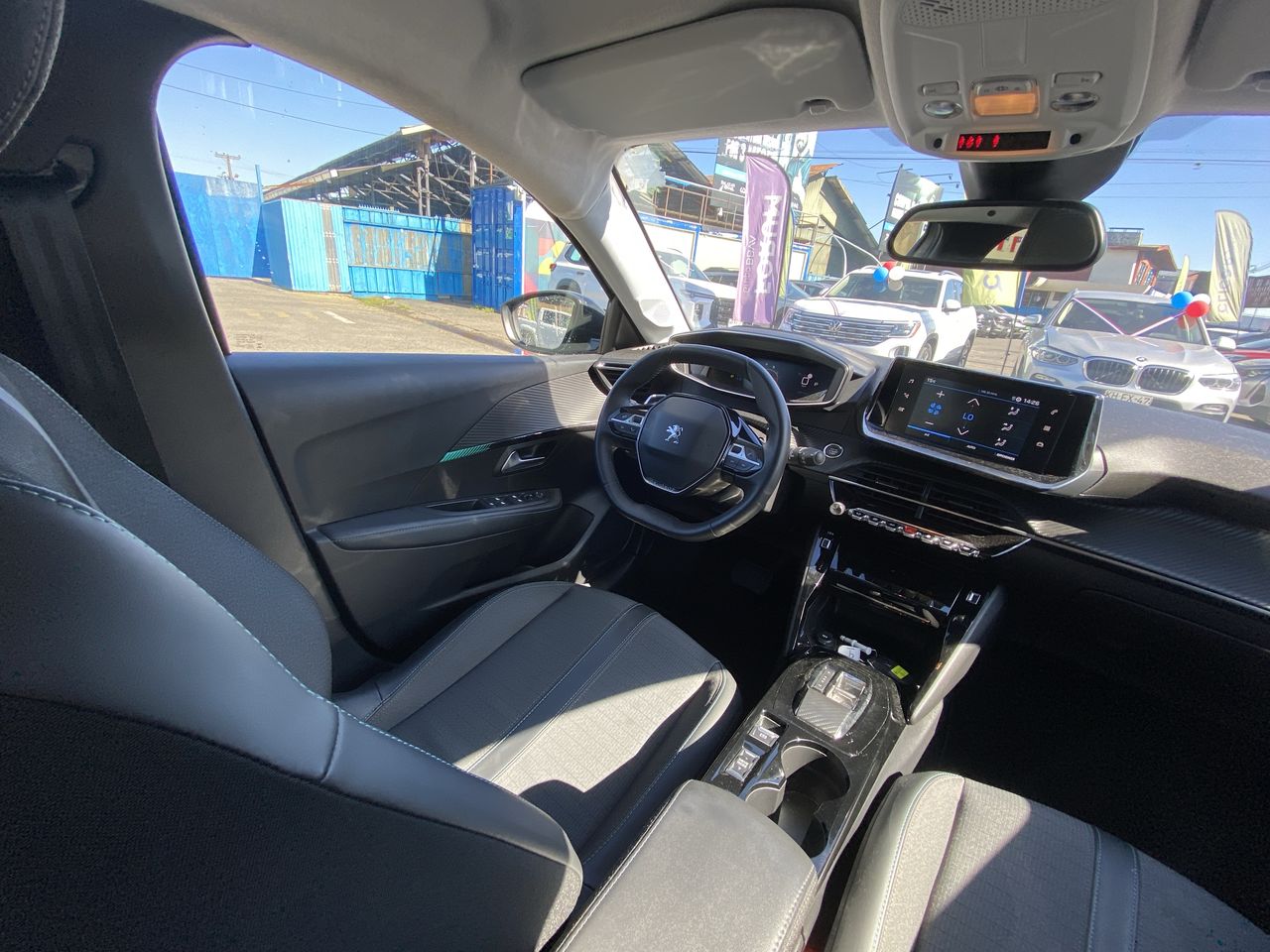 Peugeot 208 — foto 17 de 36