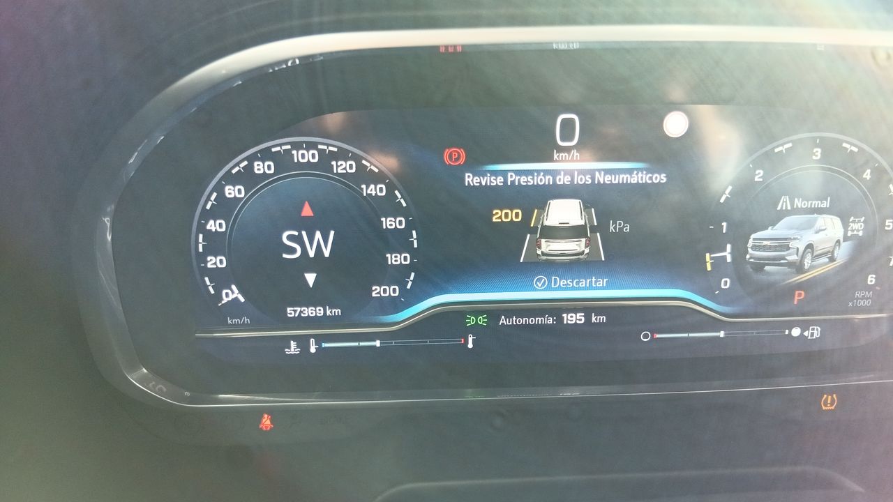 Chevrolet Tahoe — foto 18 de 28