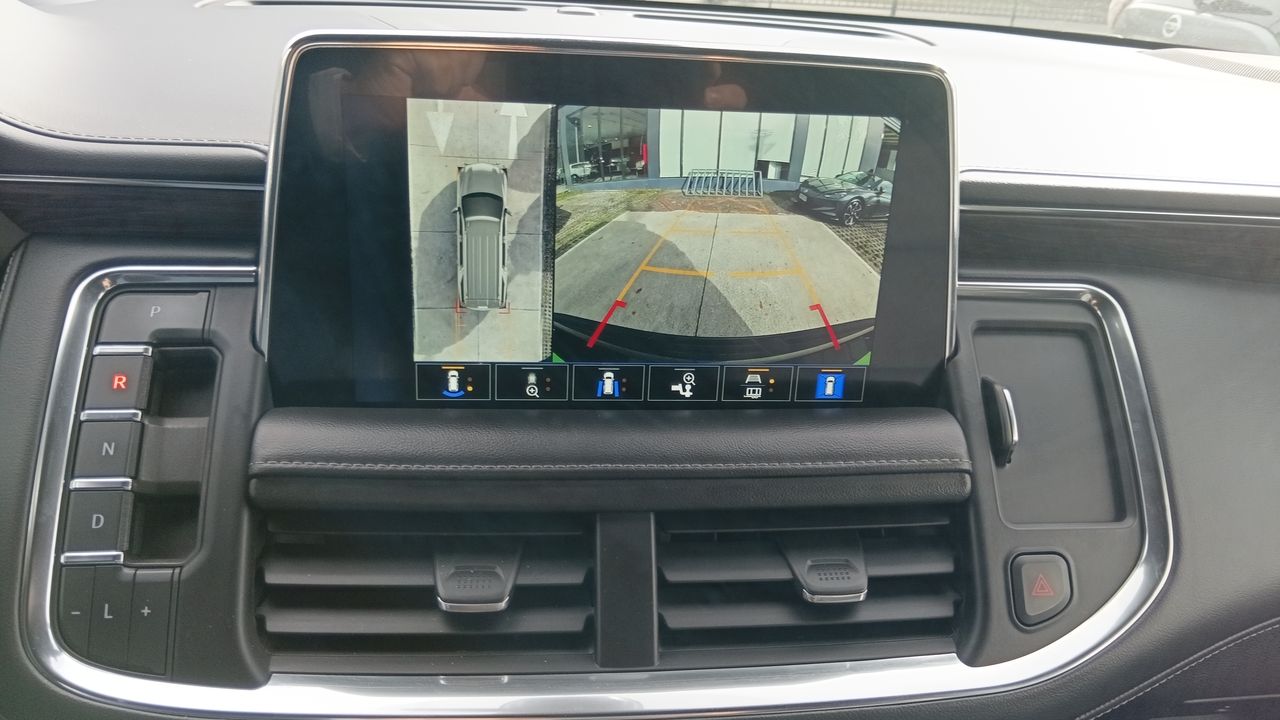 Chevrolet Tahoe — foto 20 de 28