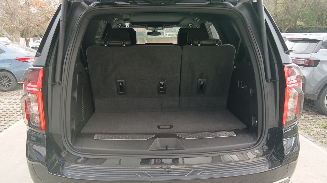 Chevrolet Tahoe — foto 12 de 28
