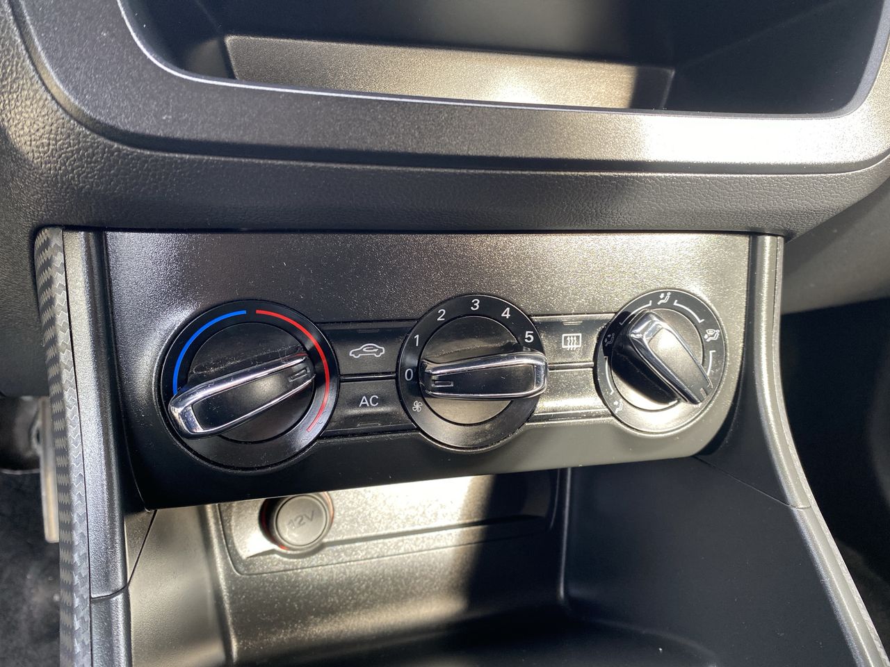 Toyota RAV4 — foto 21 de 25