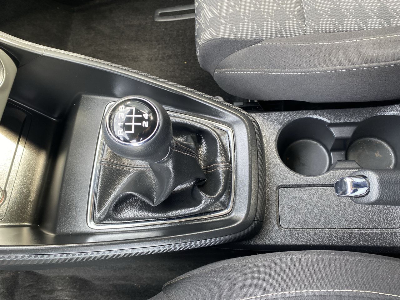 Toyota RAV4 — foto 22 de 25