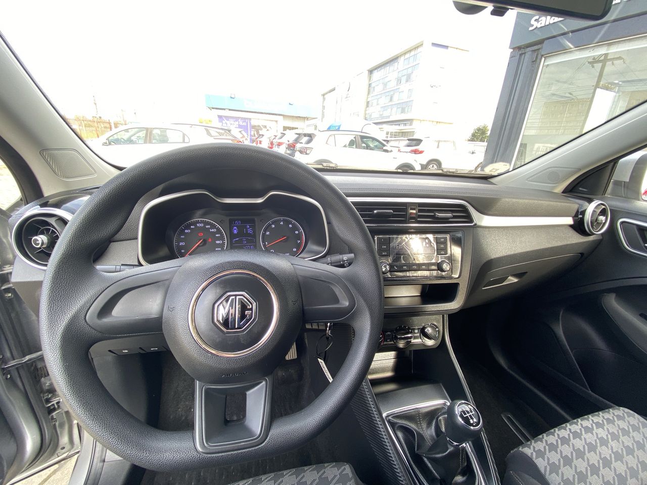 Toyota RAV4 — foto 23 de 25