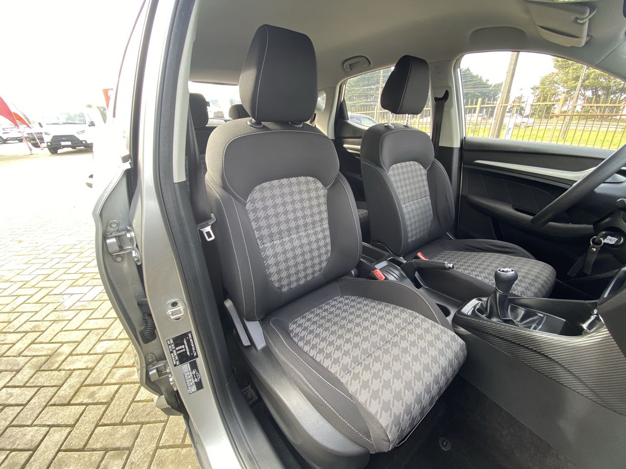 Toyota RAV4 — foto 24 de 25
