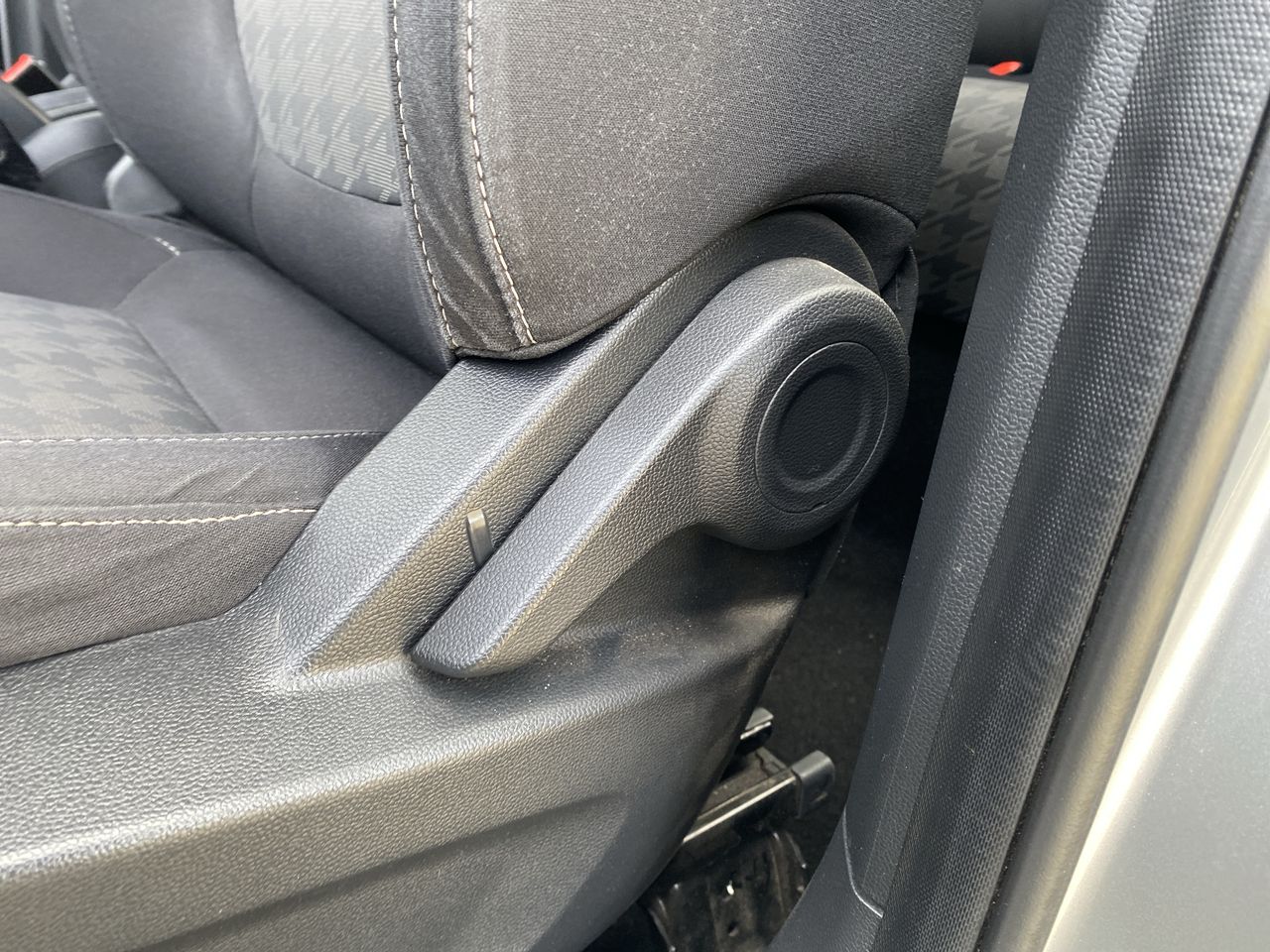 Toyota RAV4 — foto 16 de 25