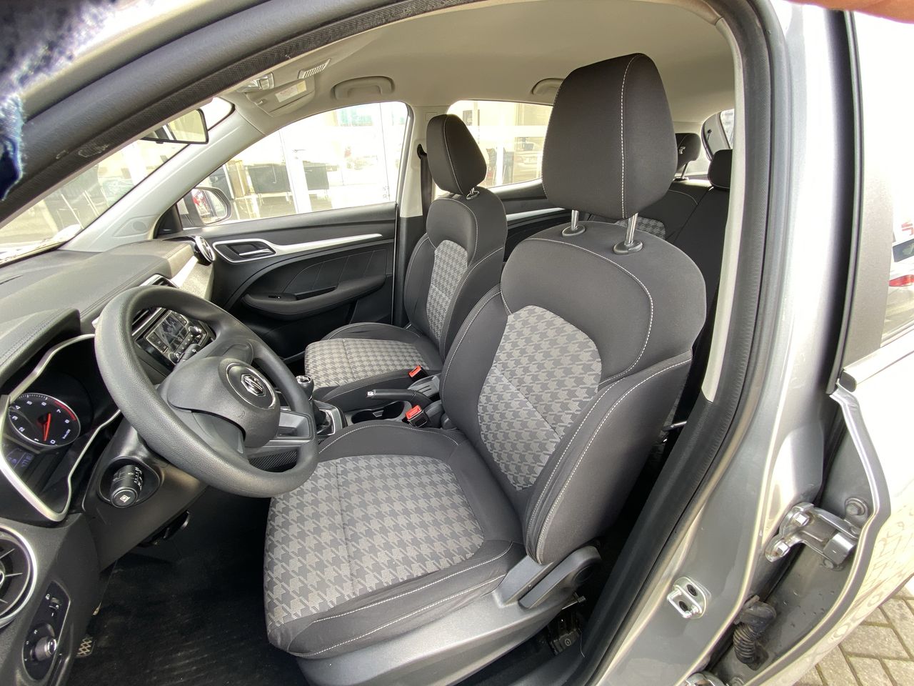 Toyota RAV4 — foto 17 de 25