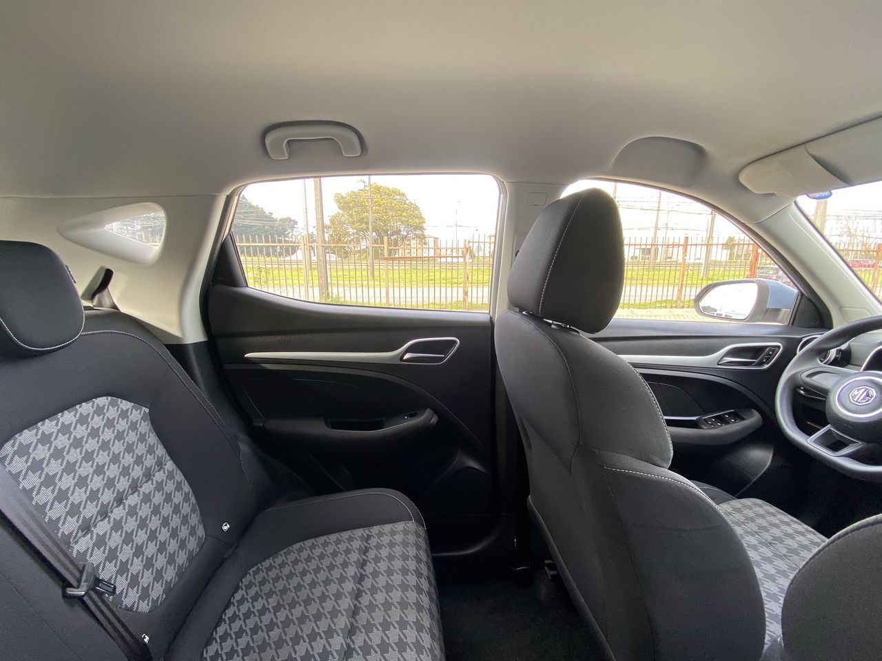 Toyota RAV4 — foto 8 de 25