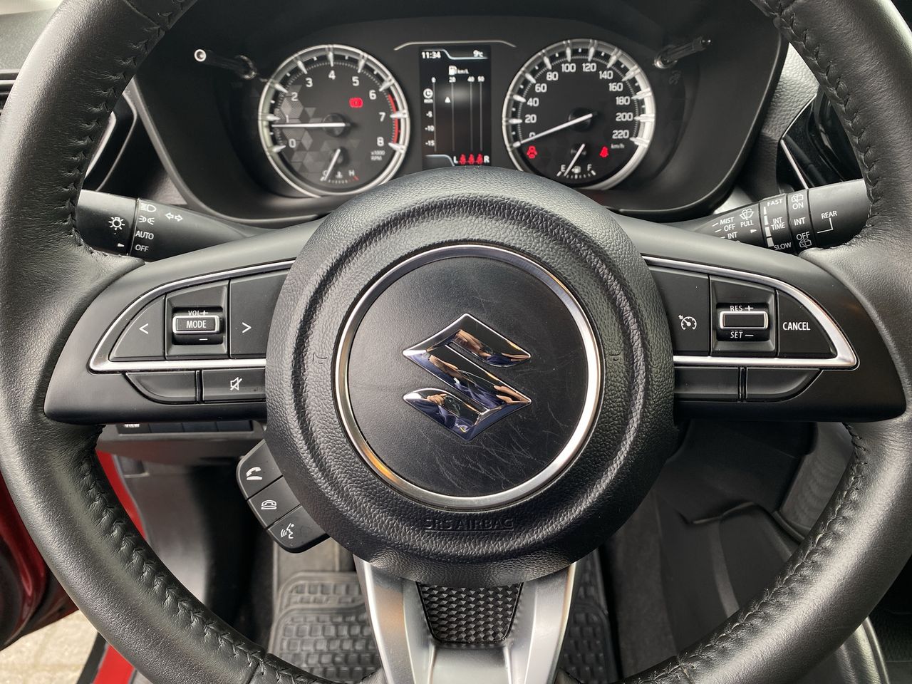 Suzuki Grand Vitara — foto 20 de 28