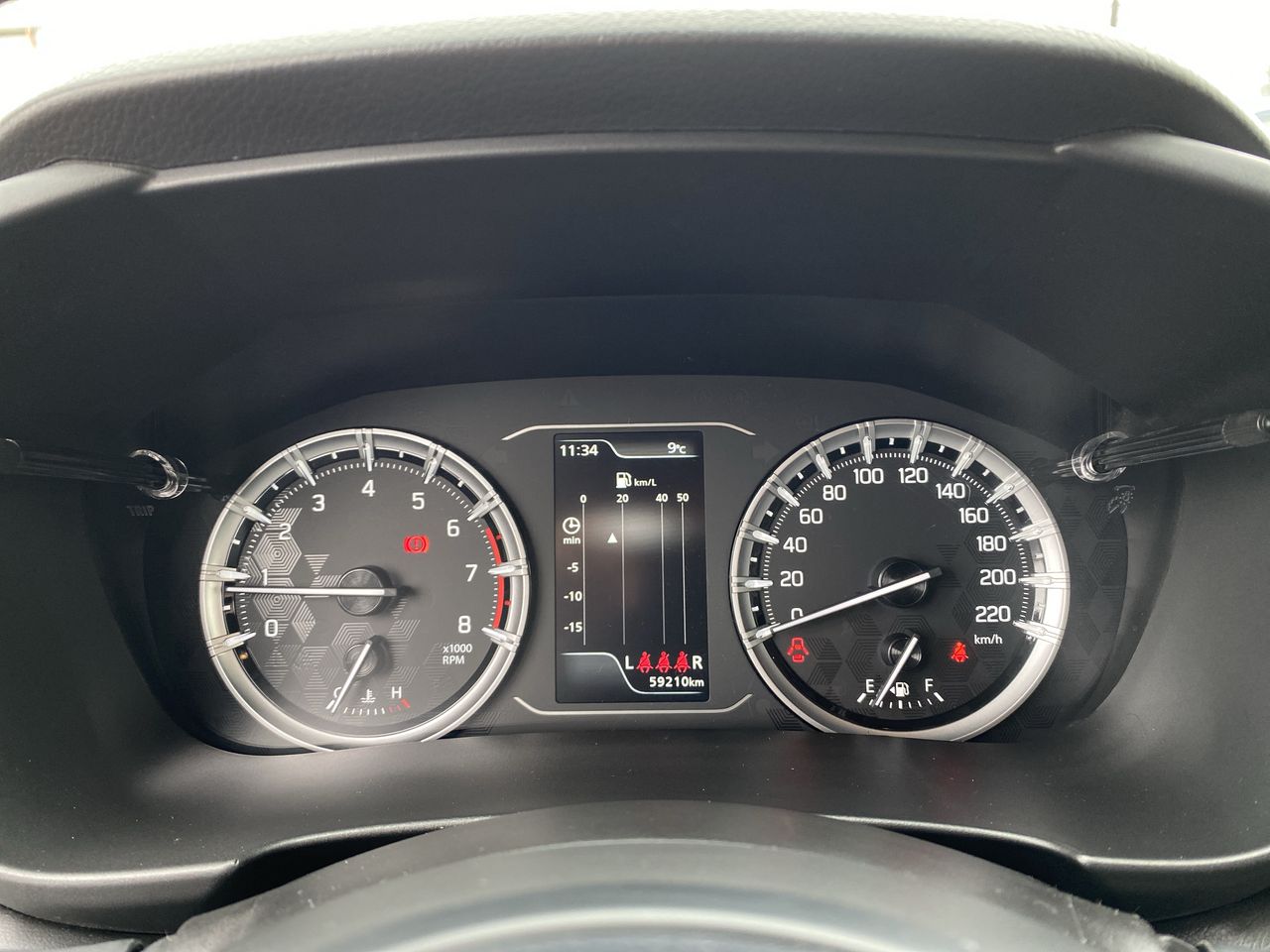 Suzuki Grand Vitara — foto 21 de 28