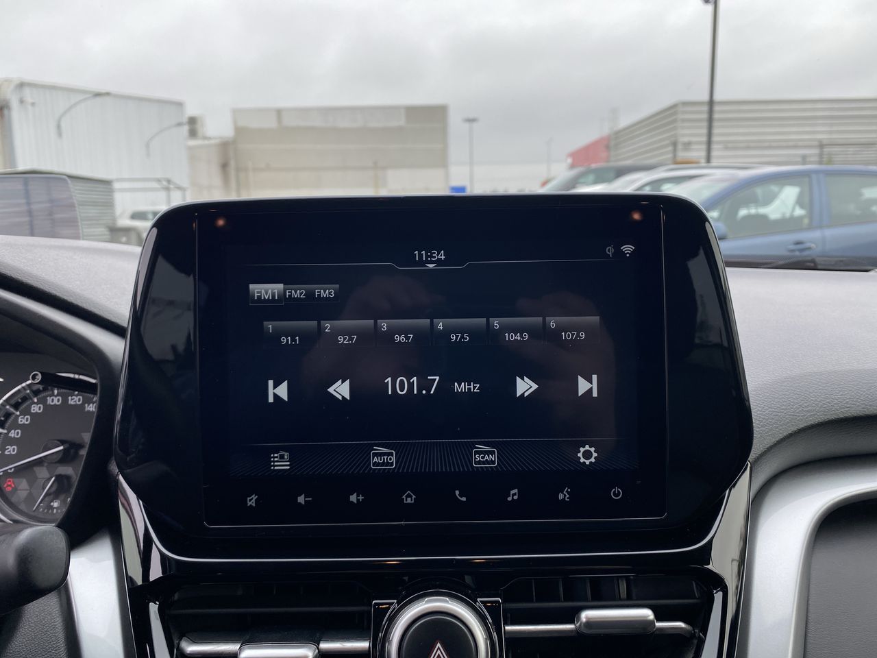 Suzuki Grand Vitara — foto 22 de 28