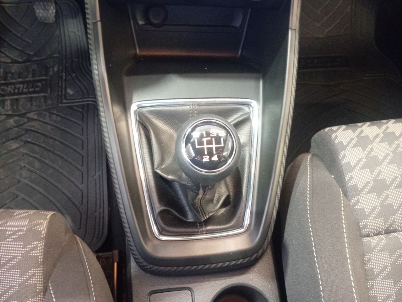 Peugeot 3008 — foto 29 de 32