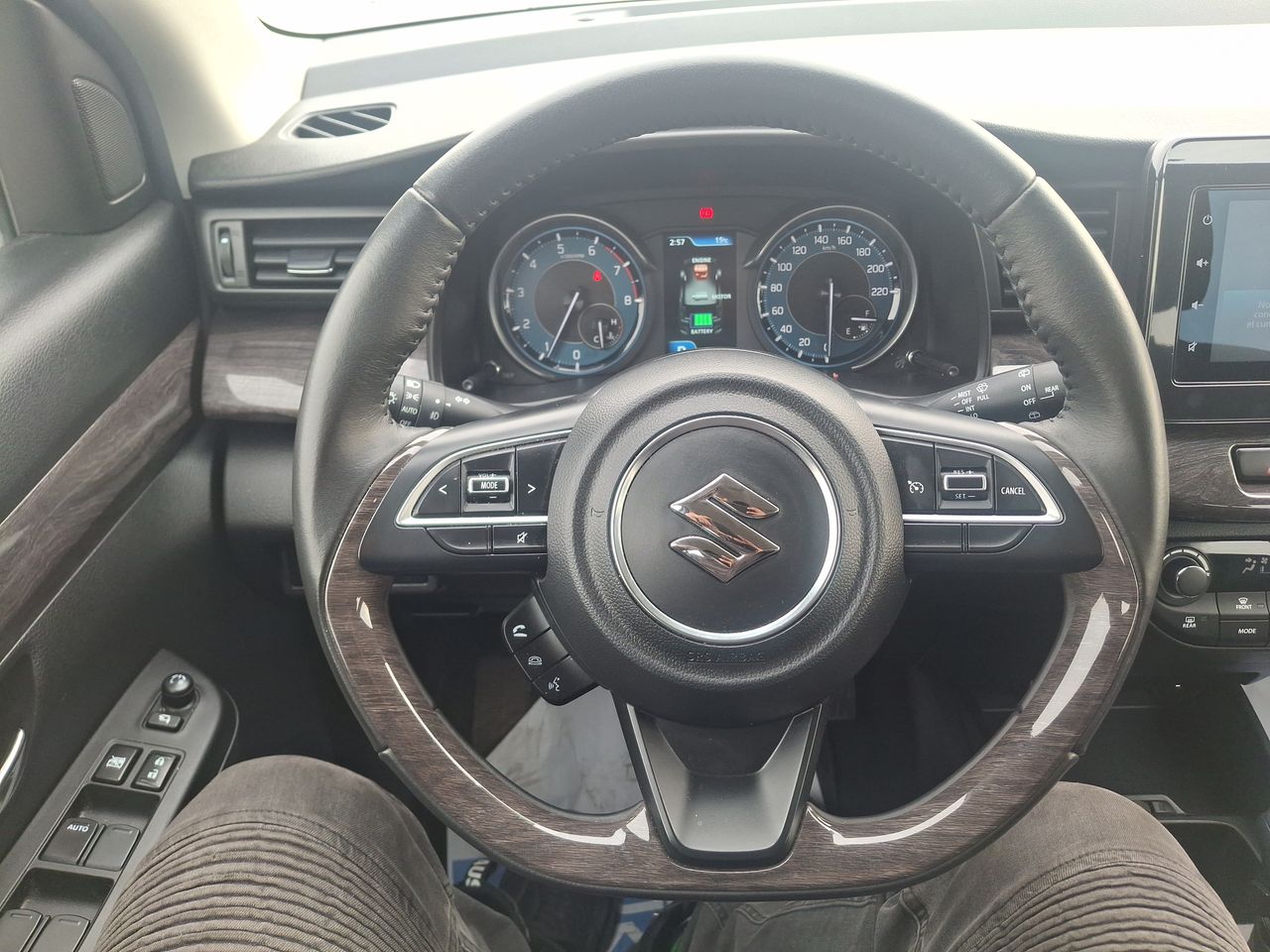 SUZUKI - 23
