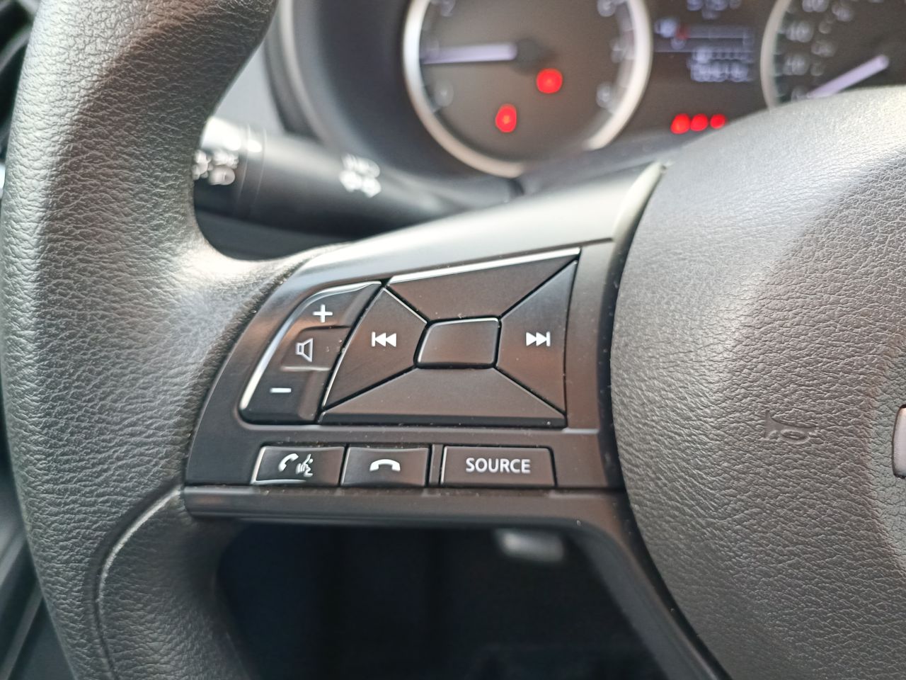 NISSAN - 26