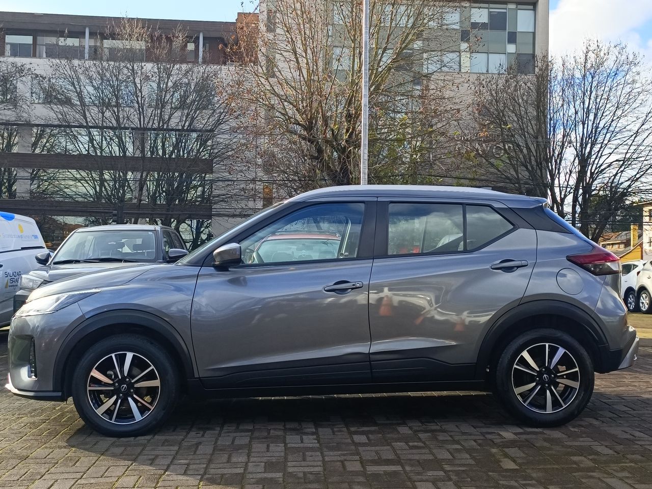 NISSAN - 4