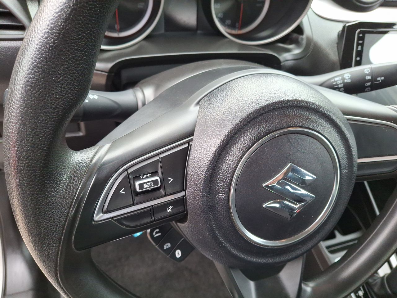 SUZUKI - 26