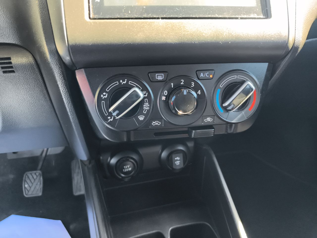 Suzuki Dzire — foto 28 de 32