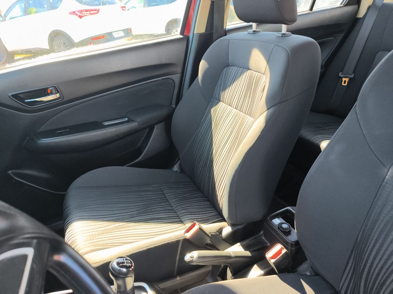 Suzuki Dzire — foto 31 de 32