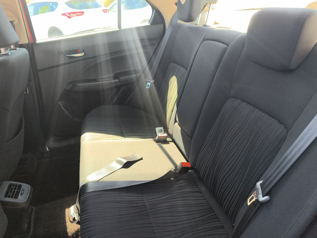 Suzuki Dzire — foto 32 de 32
