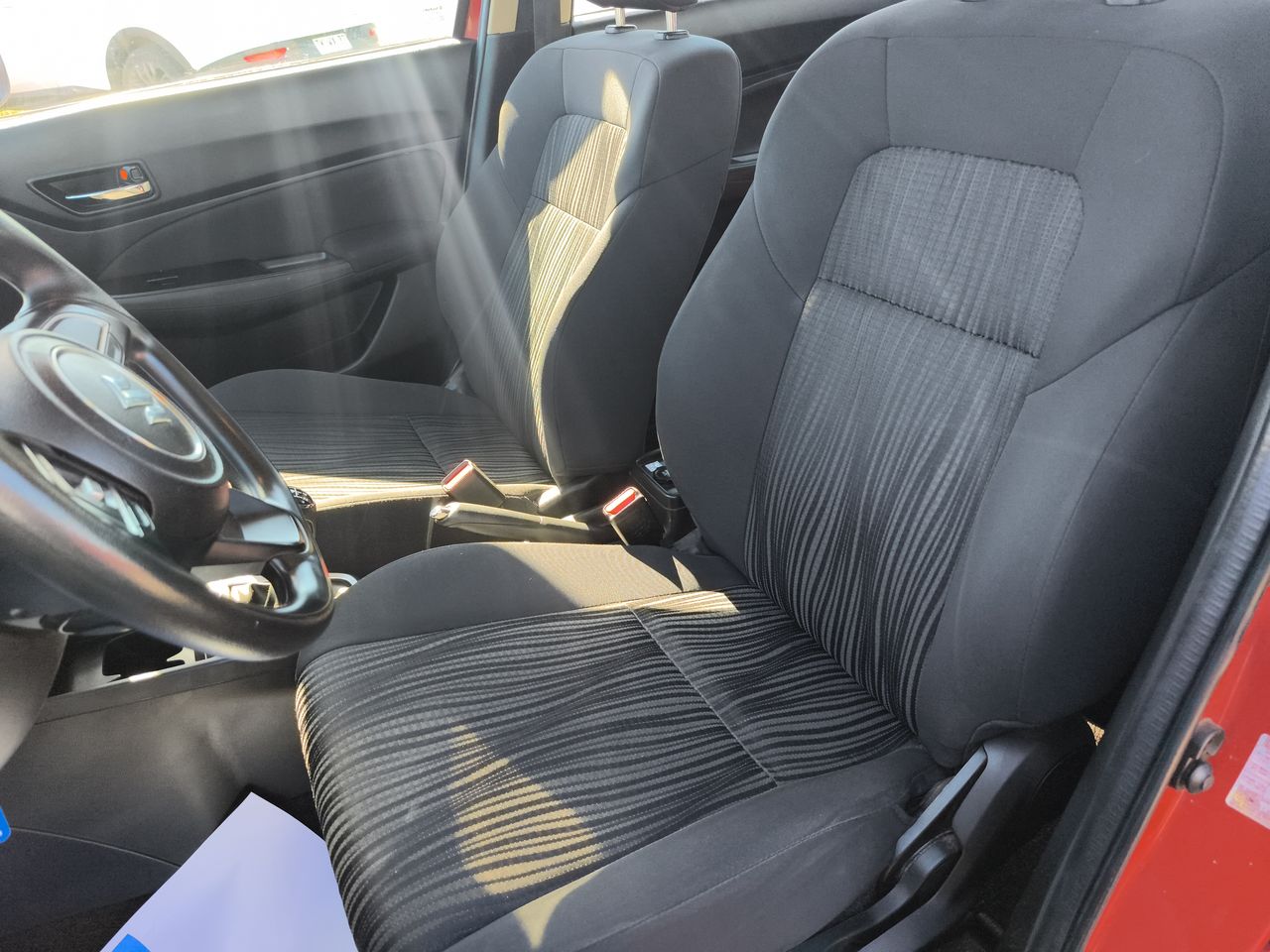 Suzuki Dzire — foto 23 de 32