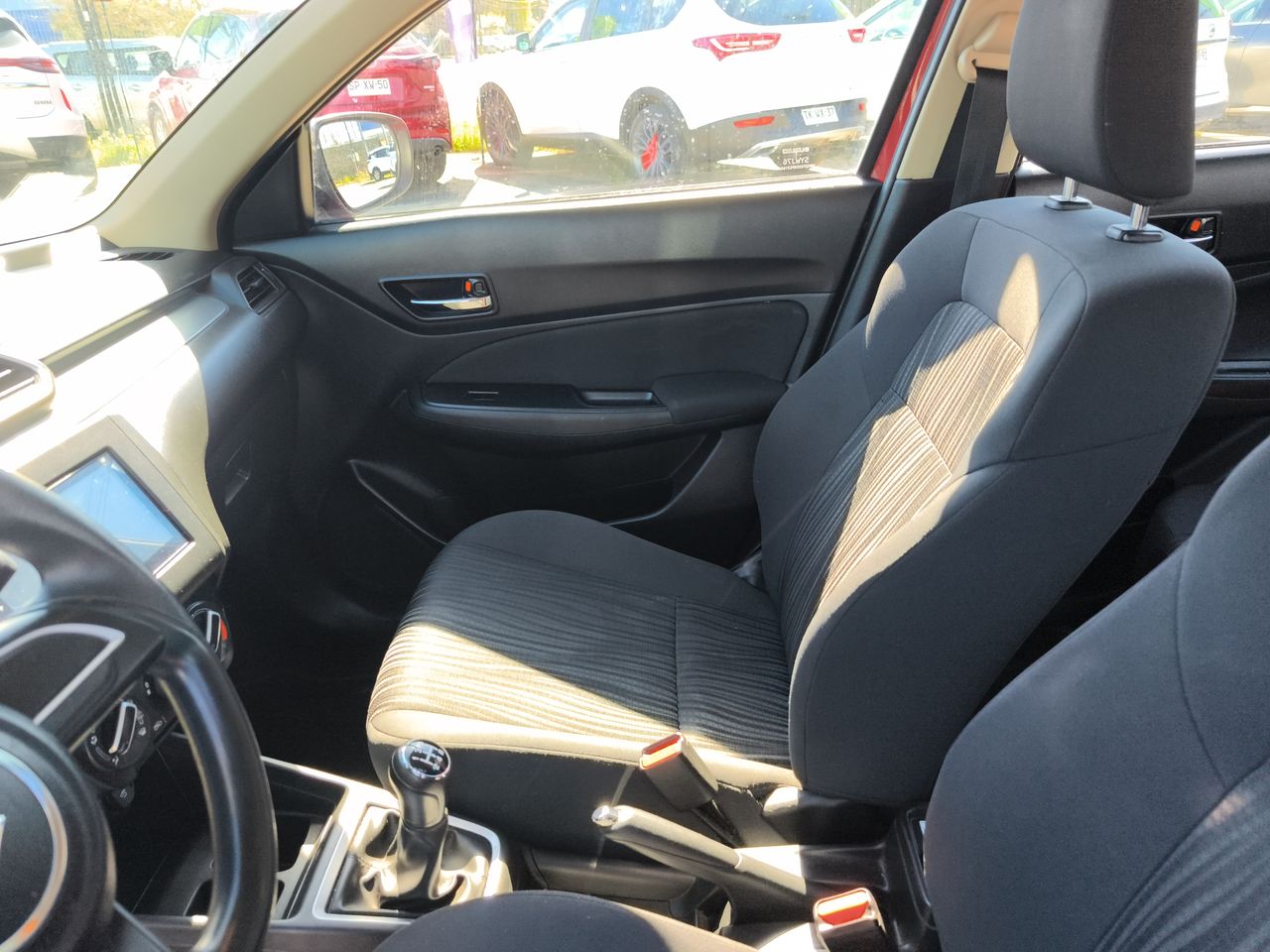 Suzuki Dzire — foto 11 de 32