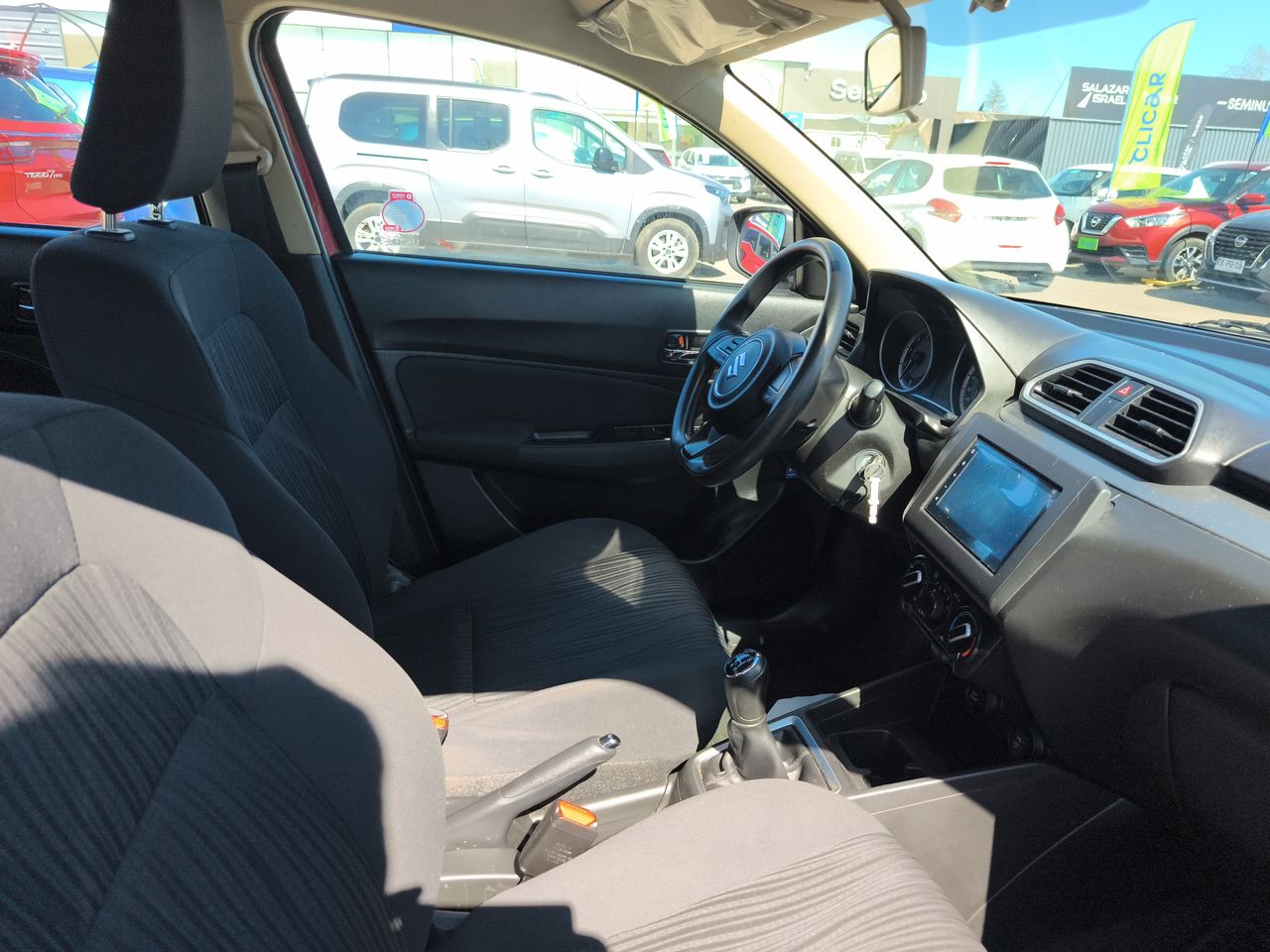 Suzuki Dzire — foto 15 de 32