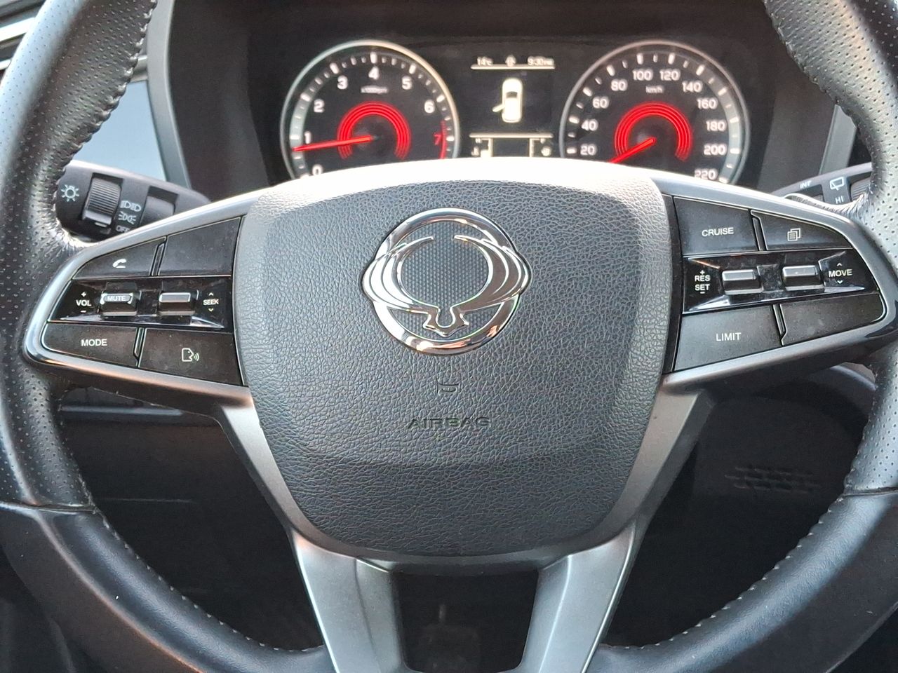 SSANGYONG - 26
