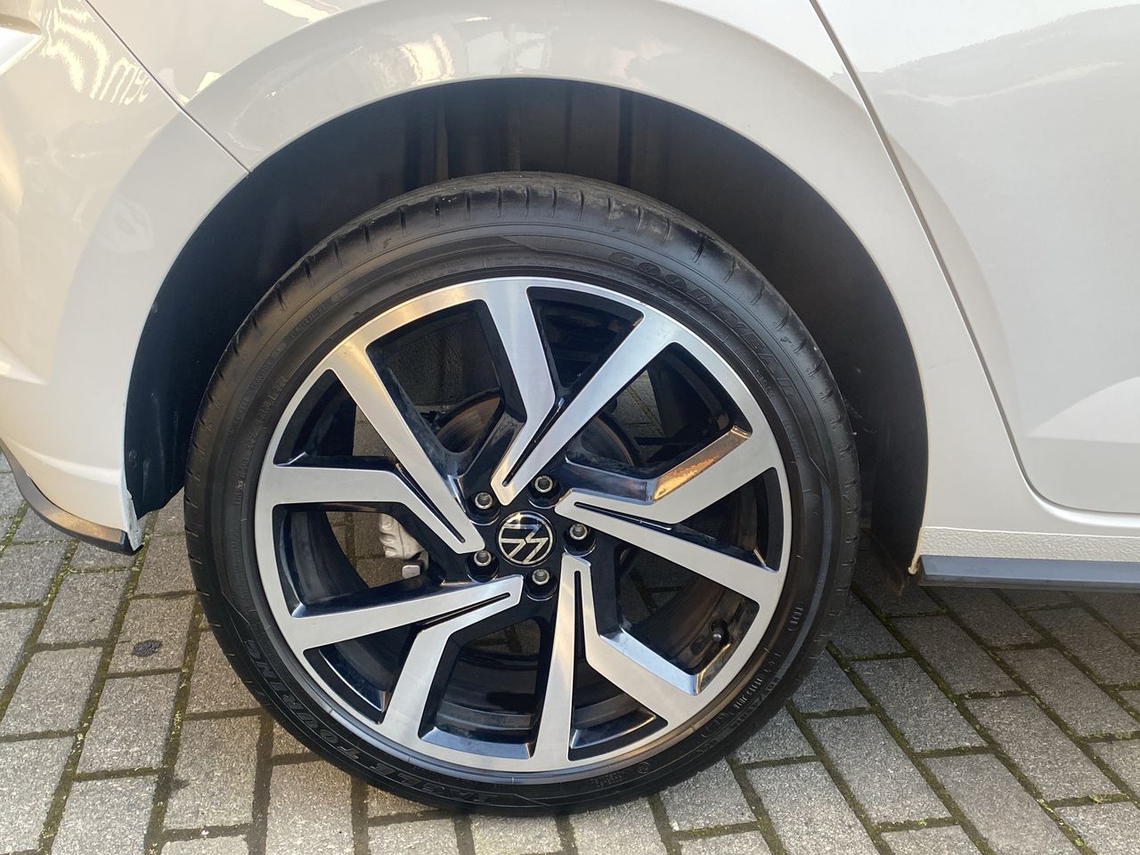 VOLKSWAGEN - 17