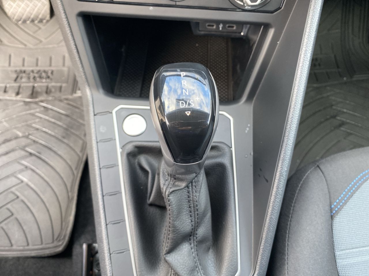 VOLKSWAGEN - 29