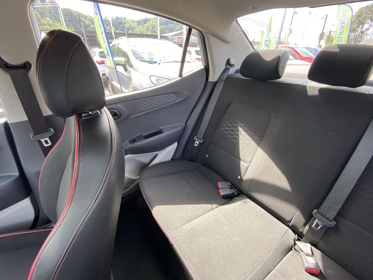 HYUNDAI - 12