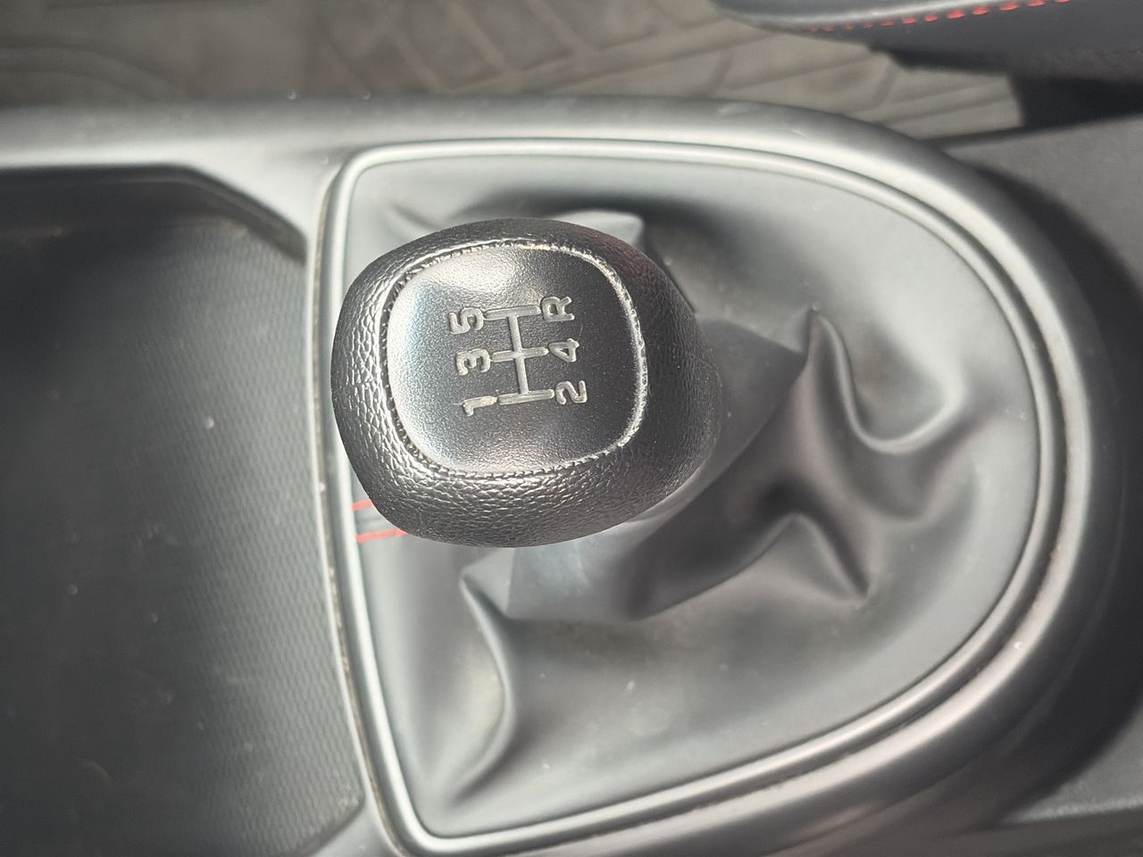 HYUNDAI - 20