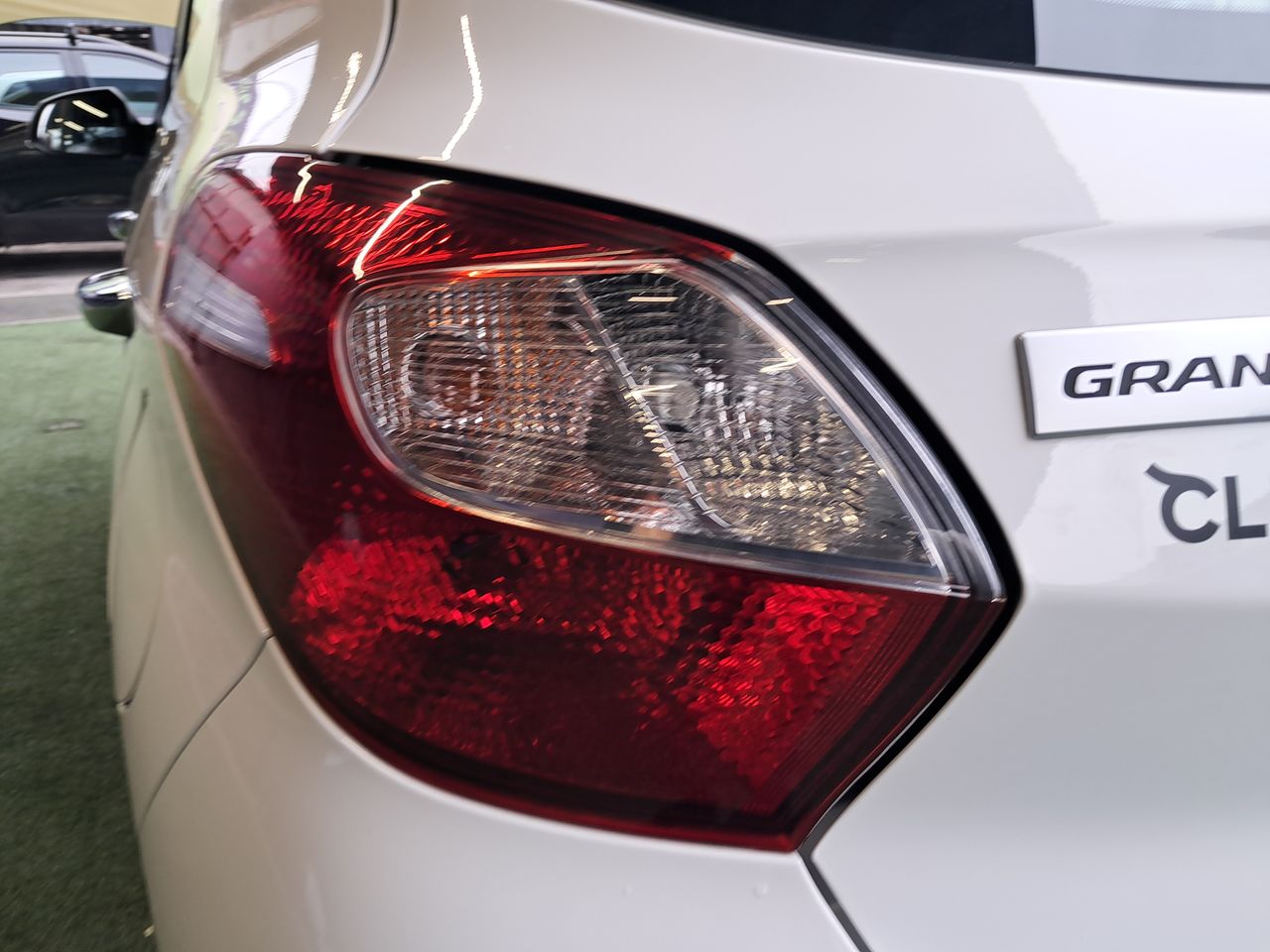 HYUNDAI - 12