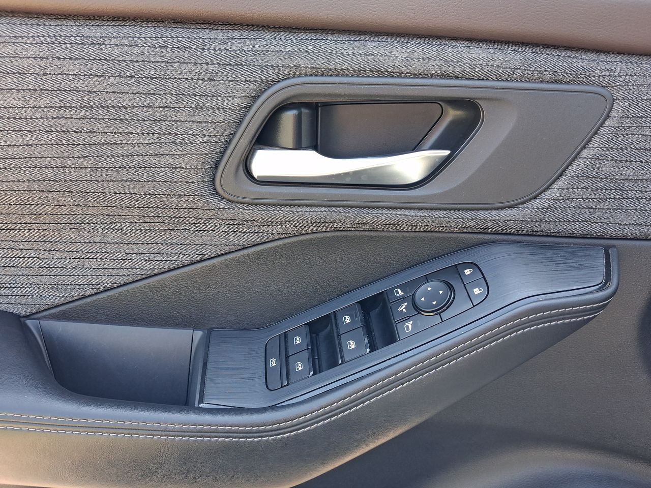 Nissan X-Trail — foto 14 de 29
