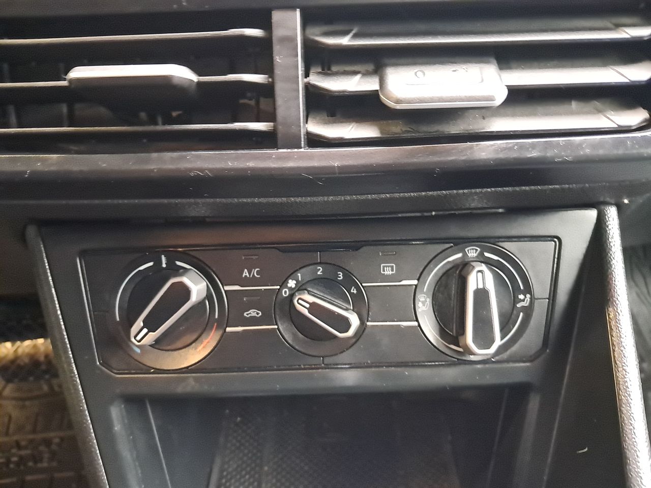 VOLKSWAGEN - 21